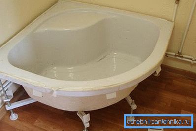 Produsele acrilice, precum și construcțiile metalice necesită cadre și rafturi speciale, însă au o varietate de forme și modele. Produsele acrilice, precum și construcțiile metalice necesită cadre și rafturi speciale, însă au o varietate de forme și modele.