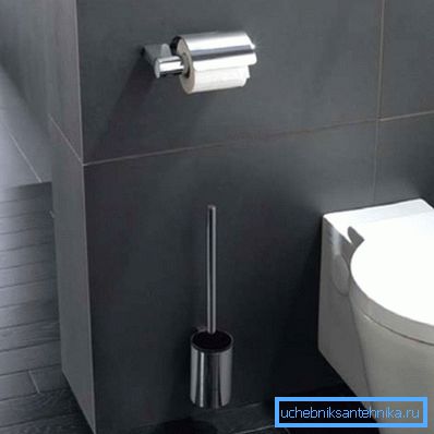Accesorii pot fi așezate pe podea sau atașate la perete.