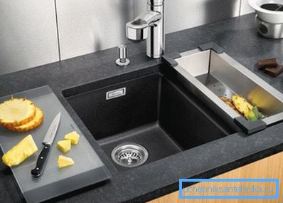 Accesorii furnizate unui anumit model sunt de obicei create în același stil și se amestecă perfect unul cu celălalt.