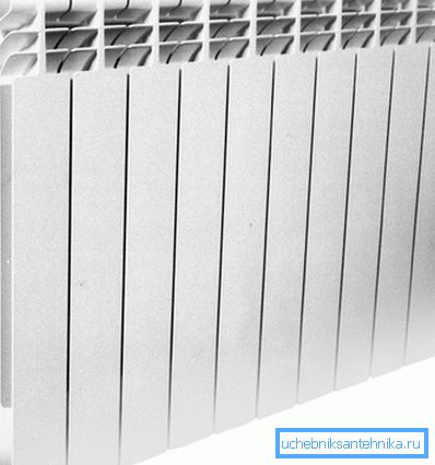Radiatorul de aluminiu este în plumb datorită conductivității ridicate a căldurii și aripioarelor dezvoltate.