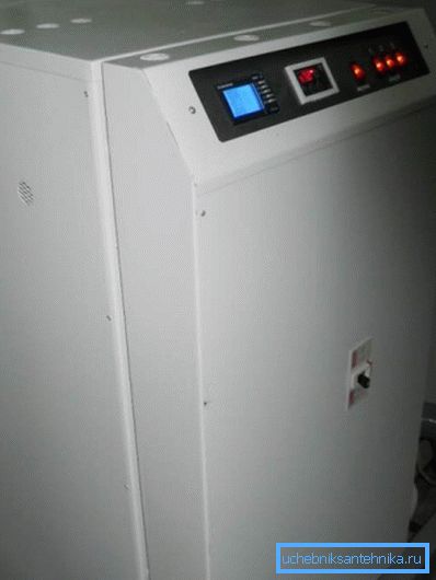 Cazan de încălzire cu boiler cu sistem de control integrat pentru reglarea și controlul precis al procesului de menținere a temperaturii Cazan de încălzire cu boiler cu sistem de control integrat pentru reglarea și controlul precis al procesului de menținere a temperaturii
