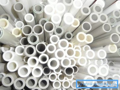 Sortiment de țevi de plastic adecvate