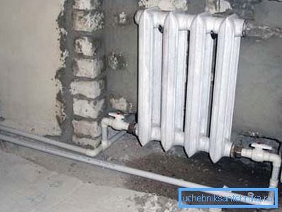 Nu este necesară spălarea bateriei cu conexiune dublă în partea de jos.