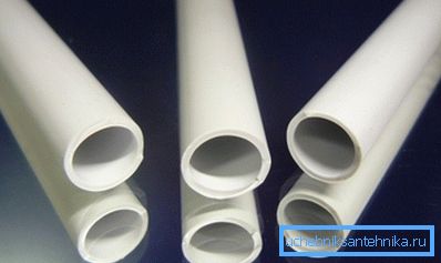 Conducte din PVC de presiune albă
