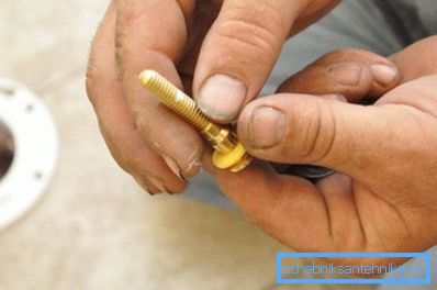 Șuruburi pentru fixarea toaletei pe podea cu eliberare directă