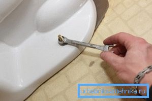 Șuruburile se strâng foarte atent, fără efort suplimentar. Șuruburile se strâng foarte atent, fără efort suplimentar.