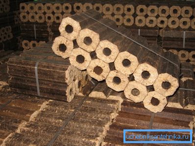 Biocombustibil din brichetă din industria lemnului Biocombustibil din brichetă din industria lemnului