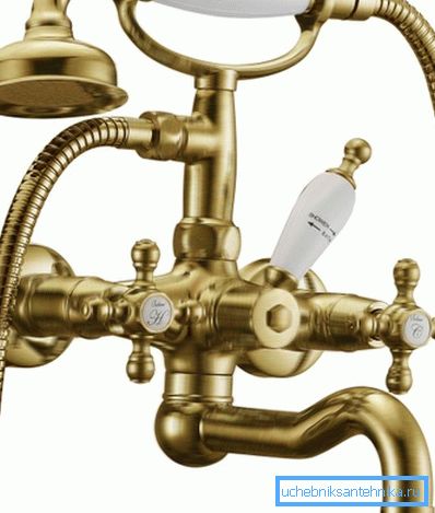 Bateria din bronz cu dușul arată luxos Bateria din bronz cu dușul arată luxos