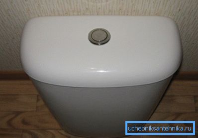 Cel mai adesea, rezervorul este fabricat din ceramică.