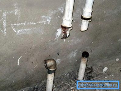 Pentru a tăia etajul superior de la încălzire, este suficient să tăiați coloanele și să puneți un jumper între ele.