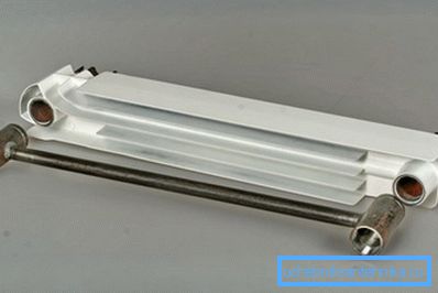Pentru a înțelege ce radiator bimetalic să alegeți, ar trebui să studiați structura sa.