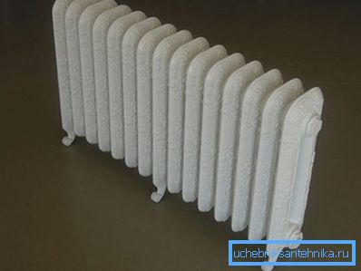 Radiatorul din fontă pe 15 secțiuni va permite să nu vă fie teamă chiar și de cele mai grave înghețuri.