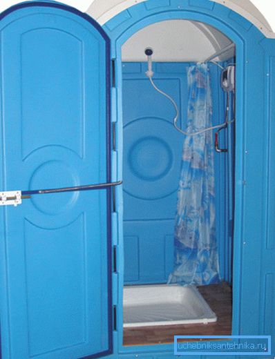 Dusurile pentru cabine sau pentru clădiri sunt necesare pentru a asigura igiena în locurile în care apar dificultăți