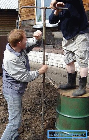 Chiar și cele mai simple unelte pot ajunge la apă.