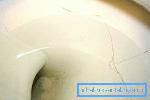 Chiar și un astfel de defect în vasul toaletei poate fi eliminat.