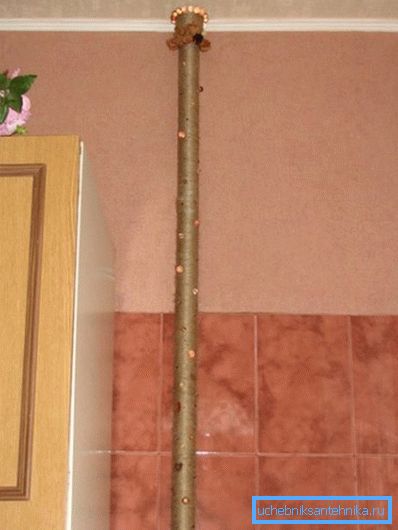 Decorarea țevii de încălzire în bucătărie