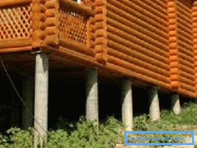 Casa din lemn creează o sarcină relativ mică pe bază. Casa din lemn creează o sarcină relativ mică pe bază.