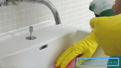 Pentru a aplica soluția, puteți folosi un spray convențional.