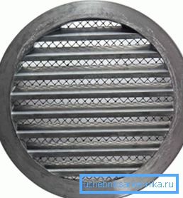 Pentru podea este mai bine să folosiți grătare metalice cu plase. Pentru podea este mai bine să folosiți grătare metalice cu plase.