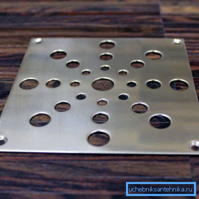 Pentru podea este mai bine să folosiți grătare metalice plate.