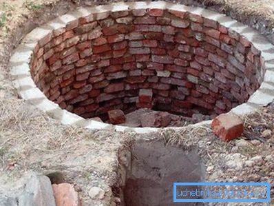 Pentru constructii foloseste doar caramida rosie. Silicatul se teme de contactul prelungit cu apa.