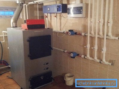 Pentru instalarea cazanului este prevăzută o cameră separată care corespunde normelor de siguranță la incendiu Pentru instalarea cazanului este prevăzută o cameră separată care corespunde normelor de siguranță la incendiu