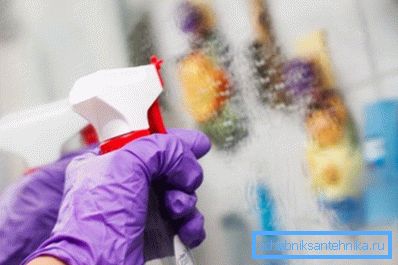 Pur și simplu pulverizați și curățați curățatul de sticlă Pur și simplu pulverizați și curățați curățatul de sticlă