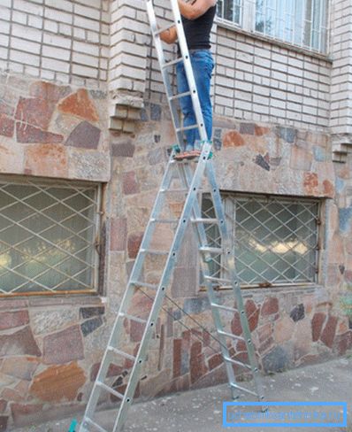 Destul de des, aceste materiale sunt folosite pentru a produce unelte sau alte echipamente.
