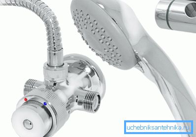 Distribuitorul, după apăsarea butonului de pe corpul mixerului, măsoară cantitatea specificată de apă. Distribuitorul, după apăsarea butonului de pe corpul mixerului, măsoară cantitatea specificată de apă.