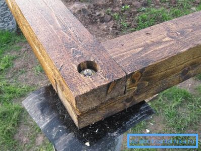 Dușul în țară cu mâinile de pe copac începe cu legătura de jos. Dușul în țară cu mâinile de pe copac începe cu legătura de jos.