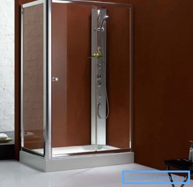 Cabinele de duș 120x90 cm sunt bine ventilate din cauza lipsei unui acoperiș