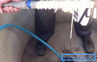 Deplasând pompa de vibrații fixă în sus și în jos, amestecați nămolul în partea de jos Deplasând pompa de vibrații fixă în sus și în jos, amestecați nămolul în partea de jos