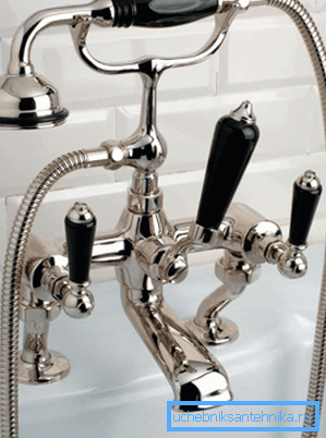 Mixer cu două valve, realizat în stil retro Mixer cu două valve, realizat în stil retro