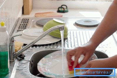 Robinet de funcționare în bucătărie