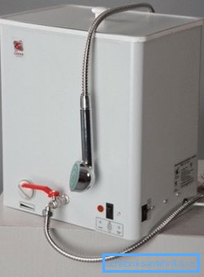 Încălzitorul electric pentru duș EVBO-20/1, 25-1 poate funcționa atât din rețea, cât și din bateria încorporată