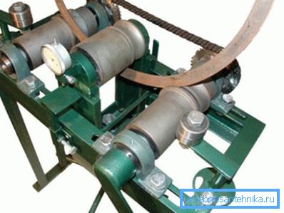 Masina de indoit cu teava electrica