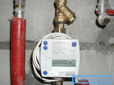 În cazul în care casa este doar în curs de punere în funcțiune, este mai bine să aibă grijă de dispozitivul de măsurare de căldură în avans, acest lucru vă va salva de reparații.