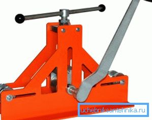 Dacă nu doriți să vă deranjezi cu procesul de fabricație, sudură și răsucire, atunci puteți cumpăra o versiune gata (avantajoasă dacă trebuie să vă aplecați mult) Dacă nu doriți să vă deranjezi cu procesul de fabricație, sudură și răsucire, atunci puteți cumpăra o versiune gata (avantajoasă dacă trebuie să vă aplecați mult)