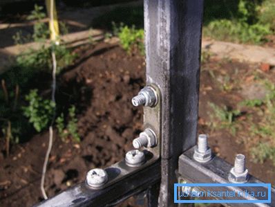 Dacă mașina de sudura nu este la îndemână, puteți utiliza o conexiune cu șurub Dacă mașina de sudura nu este la îndemână, puteți utiliza o conexiune cu șurub