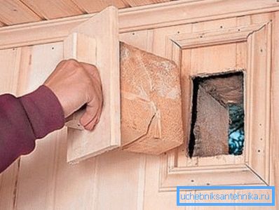 Ventilarea naturală într-o casă din lemn evită procesele de mucegai și putrezire.