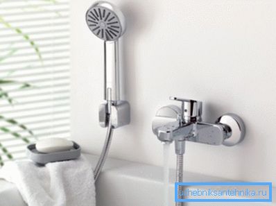 Buton estetic cu o pârghie de comandă Buton estetic cu o pârghie de comandă