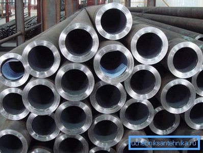 Aceste produse metalice masive fac posibilă crearea de conducte fără riscul de scurgere. Aceste produse metalice masive fac posibilă crearea de conducte fără riscul de scurgere.