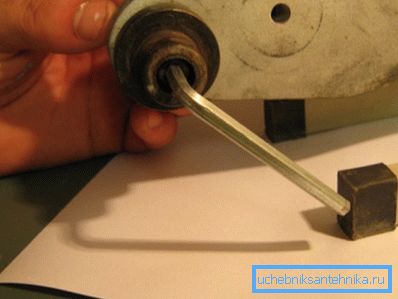 Fixarea hexagonului mandrinei