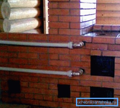 Fotografia unui cuptor combinat cu o suprafață de prăjire. Fotografia unui cuptor combinat cu o suprafață de prăjire.