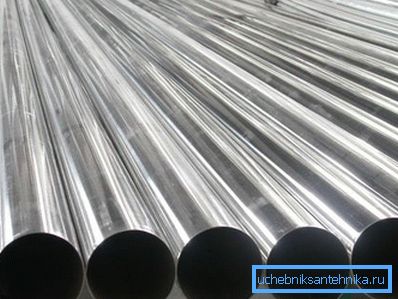 Fotografii de țevi metalice pentru sisteme de încălzire Fotografii de țevi metalice pentru sisteme de încălzire