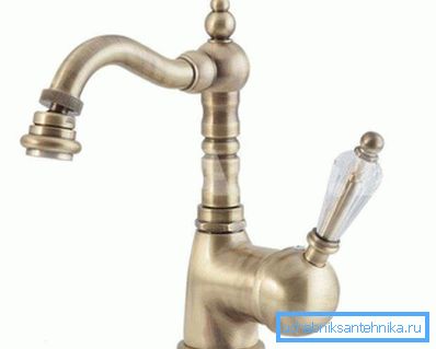 Fotografia unei varietăți de mixer de bronz. Fotografia unei varietăți de mixer de bronz.