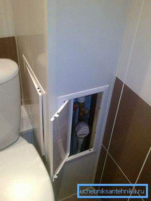 Cutie de plastic din toaletă