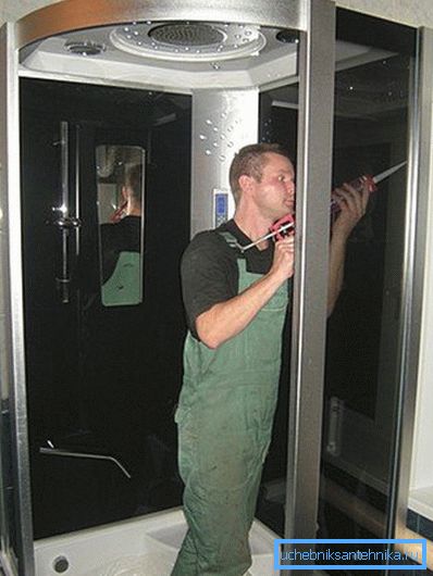 Fotografii de instalare a cabinei.