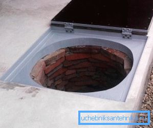 Fotografie realizată și trapa instalată pe fântână. Fotografie realizată și trapa instalată pe fântână.