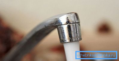 Fotografie provenind din presiunea apei din robinet Fotografie provenind din presiunea apei din robinet